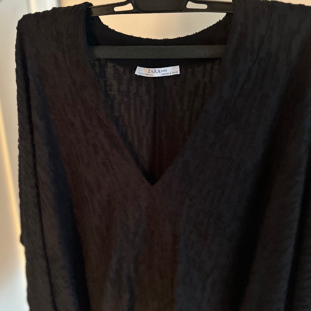 Zara flowy textured black top